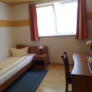 Zimmer mit Kingsize-Bett